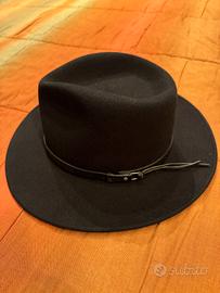 Cappello in feltro a tesa larga