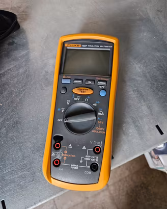 Multimetro Fluke 1587 con misura isolamento