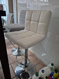 Tavolo bar e due sgabelli