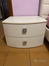 Coppia di comodini per canera da letto