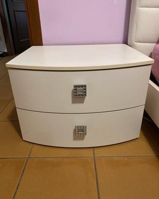Coppia di comodini per canera da letto