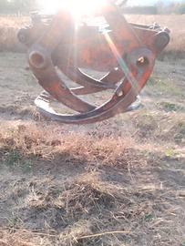 Pinza forestale per legna con benne scavo