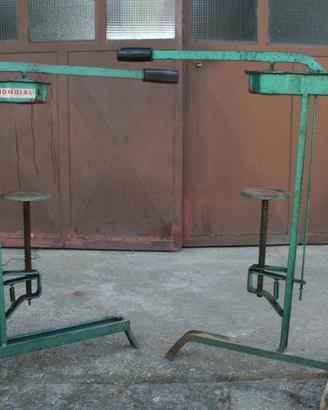 Due imbottigliatrici manuali