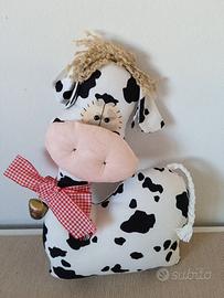 Mucca decorativa morbida fatta a mano per bambini