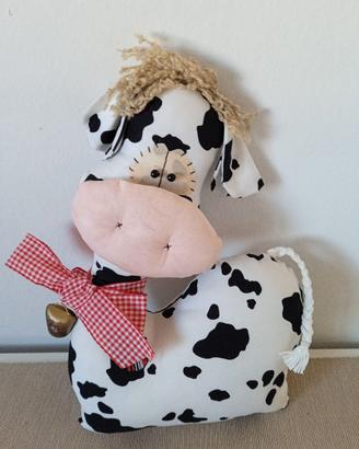 Mucca decorativa morbida fatta a mano per bambini