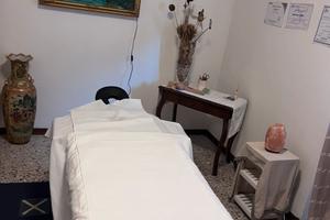 Studio professionale attrezzato per massaggi