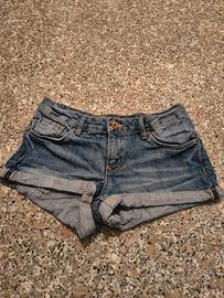 pantaloni corti 