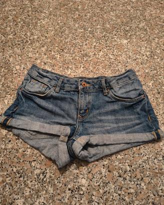 pantaloni corti 