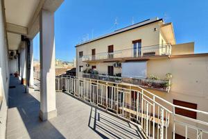 6 1/2 Vani (Via F.Aprile angolo Via G. Carnazza)