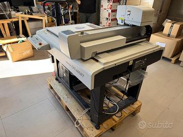 Plotter da taglio flatbed compatto e multifunzione