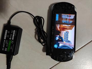 Psp 3004 + 8 giochi+ 2 custodie protettive