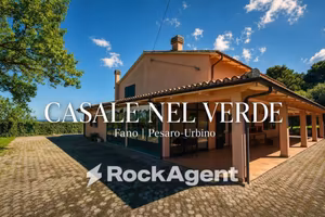Rustico / Casale di 370 m² con 5 locali e box auto