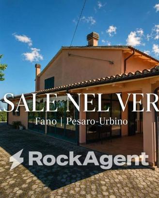 Rustico / Casale di 370 m² con 5 locali e box auto