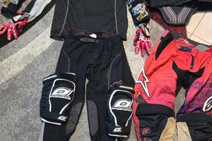 trial abbigliamento, stivali Alpinestar, casco ecc