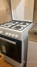 Cucina Bianca ad accensione automatica