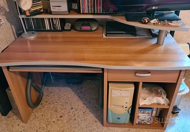 Tavolo-Scrivania da studio (con annesso vano pc)
