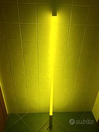 Lampada design Seletti Linea LED gialla