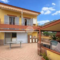 4 LOCALI A MONTE DI PROCIDA