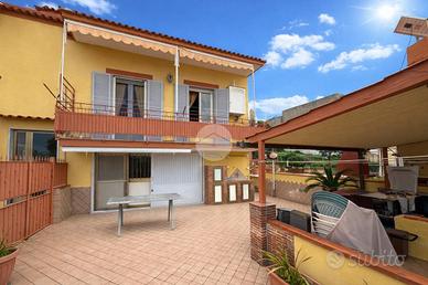 4 LOCALI A MONTE DI PROCIDA