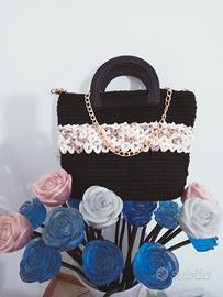 borsa realizzata all uncinetto 