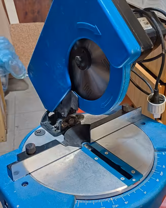 sega troncatrice per legno 