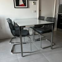Tavolo e sedie IKEA