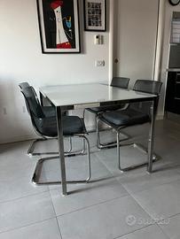 Tavolo e sedie IKEA