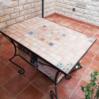 tavolo in ferro battuto e ceramica