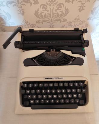 Macchina da scrivere Olivetti