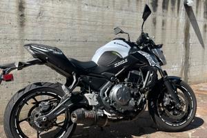 Moto kawasaki Z650