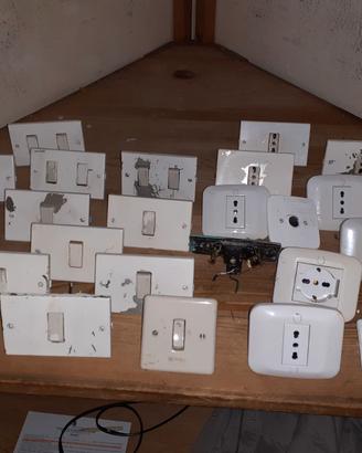 Lotto materiale elettrico