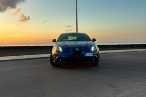 Giulietta Sprint Sportiva – Carbon & Alcantara