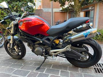 Ducati Monster 696 plus
