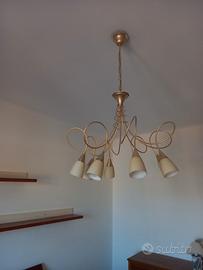 Lampadario in ottone satinato