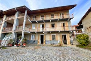 CASA SEMINDIPENDENTE A CASTELLAMONTE