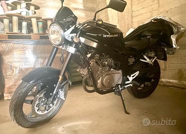 Moto Hyosung GT 250 Comet