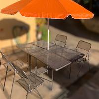 Tavoro in ferro da esterno