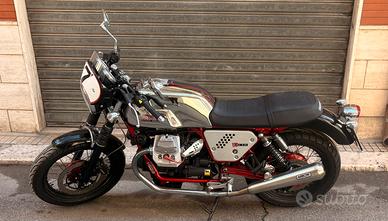 Moto Guzzi V7 Racer(2011)-Solo 6.700 km+ accessori