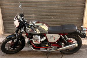 Moto Guzzi V7 Racer(2011)-Solo 6.700 km+ accessori