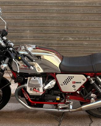 Moto Guzzi V7 Racer(2011)-Solo 6.700 km+ accessori