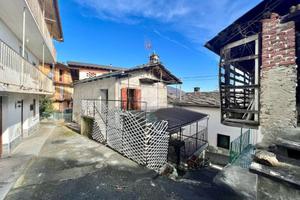 CASA INDIPENDENTE A TRAVES