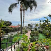 VILLA A SCHIERA A SANREMO