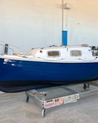 Dingotto in vtr con cabinetta e gavoni, vela e mot