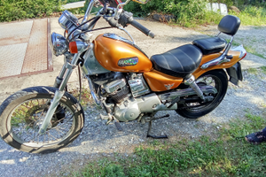 Moto custom 125 stile Harley
