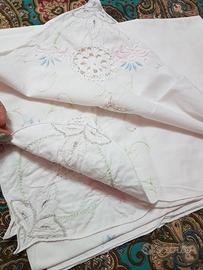 Tovaglia ricamata.