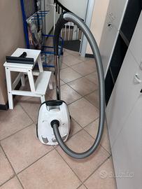 Aspirapolvere Electrolux con sacco – 650W