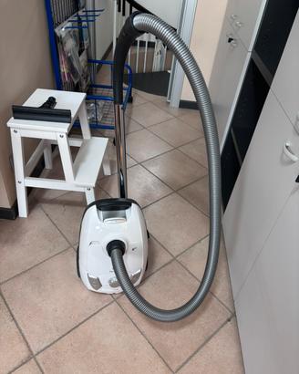 Aspirapolvere Electrolux con sacco – 650W
