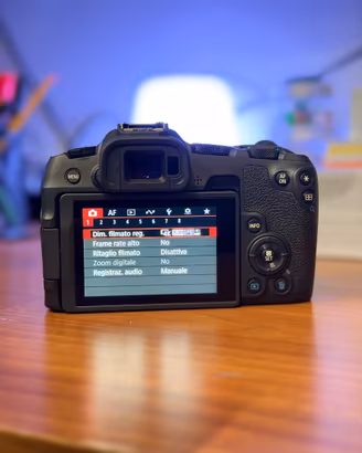 Canon EOS R8 con SOLO 800 scatti - Pari al nuovo!