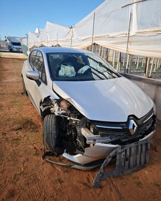 RENAULT CLIO SINISTRATA