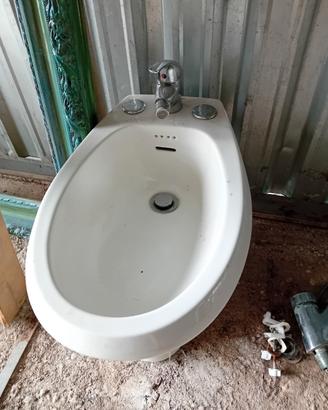 Bidet con miscelatore